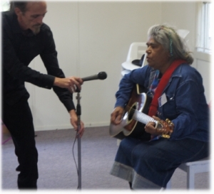 Kurilpa Poets are always willing to give struggling musicians a helping hand!